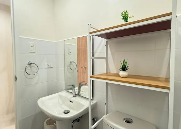 Aparthotel Spacious Unit In Mactan Cebu 3*