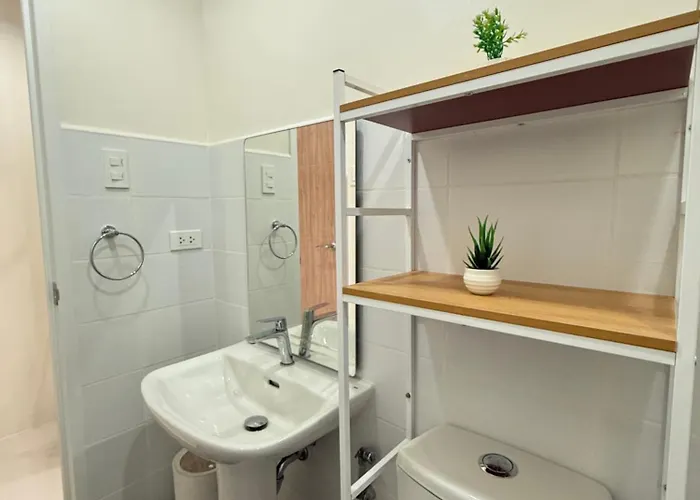 Spacious Unit In Mactan Cebu 3*